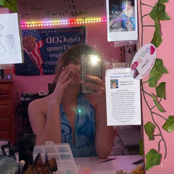 Meet your Posher, Chloe - Picture 1 of 8